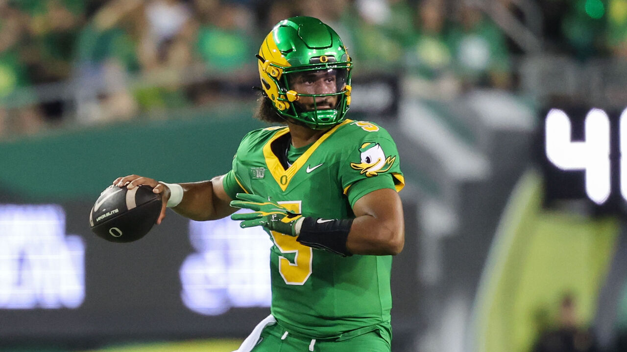 EUGENE, OR - SEPTEMBER 18: Dante Moore #5 of the Oregon Ducks drops back to pass during a game between Portland State University and University of Oregon at Autzen Stadium on September 18, 2026 in Eugene, Oregon.