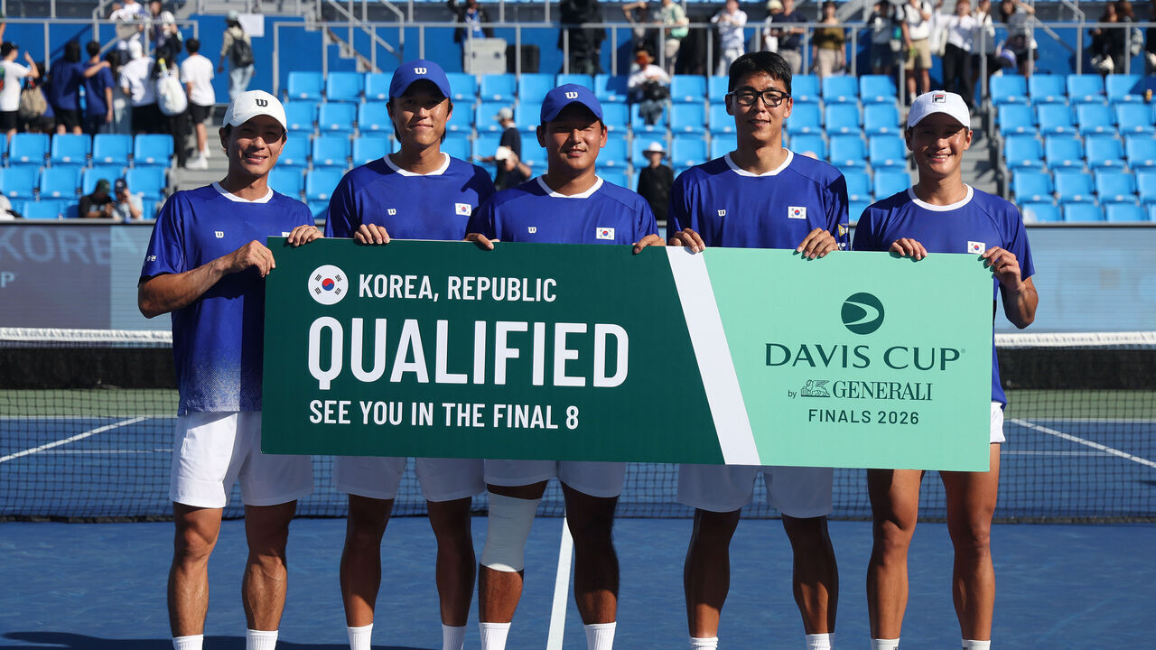 SEOUL, SOUTH KOREA - SEPTEMBER 19: Soonwoo Kwon, Hyeon Chung, Uisung Park, Jisung Nam and Seongchan Hong of Republic of Korea celebrate after winning the third single match against India during the 2026 Davis Cup Qualifier second round match between Republic of Korea and India at Olympic Tennis Court on September 19, 2026 in Seoul, South Korea.