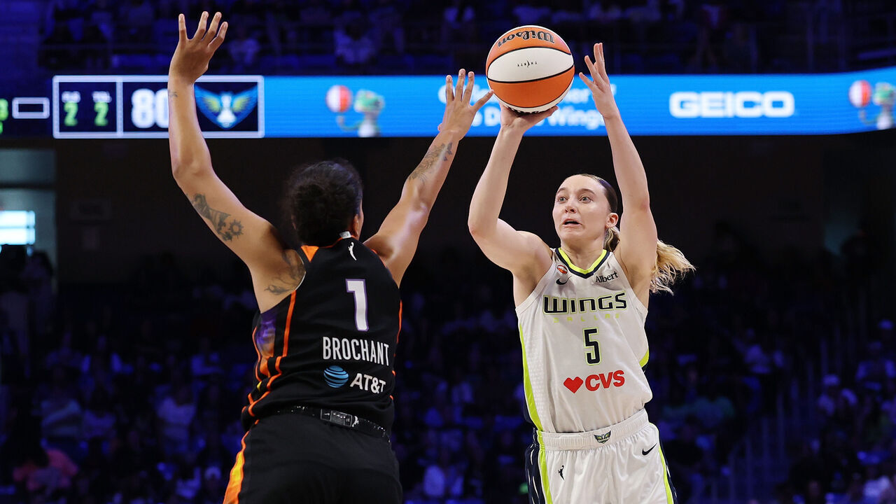 ARLINGTON, TEXAS - SEPTEMBER 19: Paige Bueckers #5 of the Dallas Wings shoots over Noemie Brochant #1 of the Phoenix Mercury during the second half at College Park Center on September 19, 2026 in Arlington, Texas. NOTE TO USER: User expressly acknowledges and agrees that, by downloading and or using this photograph, User is consenting to the terms and conditions of the GettyImages License Agreement.