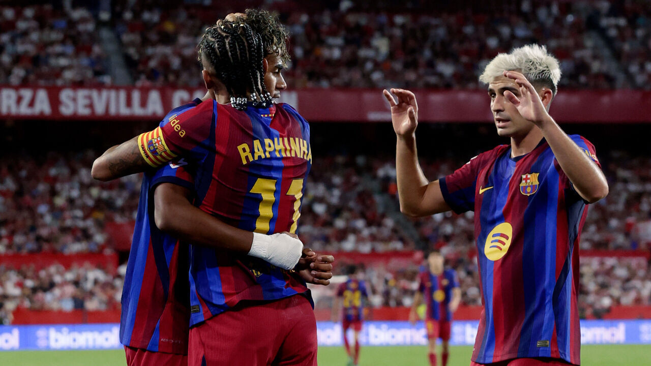 SEVILLA, SPAIN - SEPTEMBER 19: Raphinha of FC Barcelona celebrates 1-2 with Lamine Yamal of FC Barcelona, Pedri of FC Barcelona during the LaLiga EA Sports match between Sevilla v FC Barcelona at the Estadio Ramon Sanchez Pizjuan on September 19, 2026 in Sevilla Spain