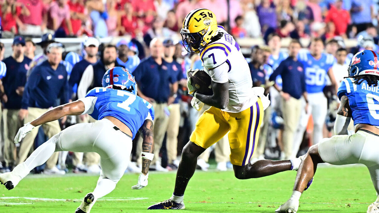 OXFORD, MISSISSIPPI - SEPTEMBER 19: Trey'Dez Green #7 of the LSU Tigers in action against the Ole Miss Rebels at Vaught Hemingway Stadium on September 19, 2026 in Oxford, Mississippi.