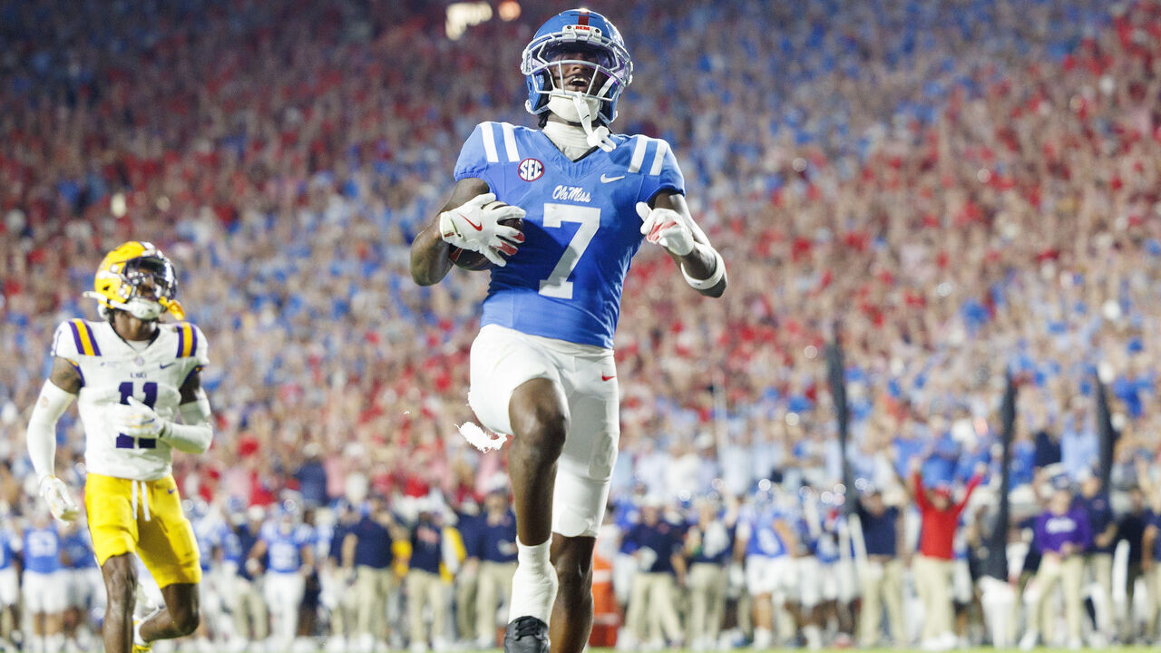 OXFORD, MS - SEPTEMBER 19: Ole Miss Rebels wide receiver Traylon Ray (7) scores a touchdown during a game between the Ole Miss Rebels and the LSU Tigers on September 19, 2026, at Vaught Hemingway Stadium in Oxford, Mississippi.