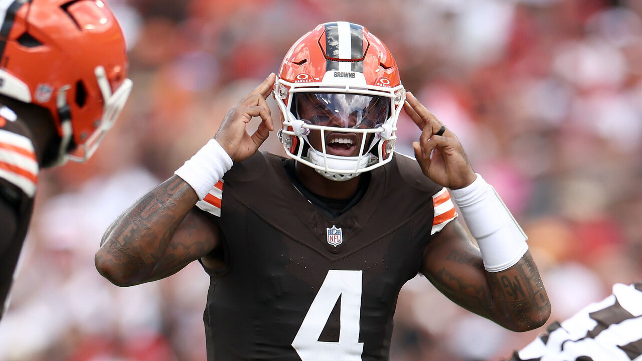 TAMPA, FLORIDA - SEPTEMBER 20: Deshaun Watson #4 of the Cleveland Browns reacts against the Tampa Bay Buccaneers during the first half of the game at Raymond James Stadium on September 20, 2026 in Tampa, Florida.