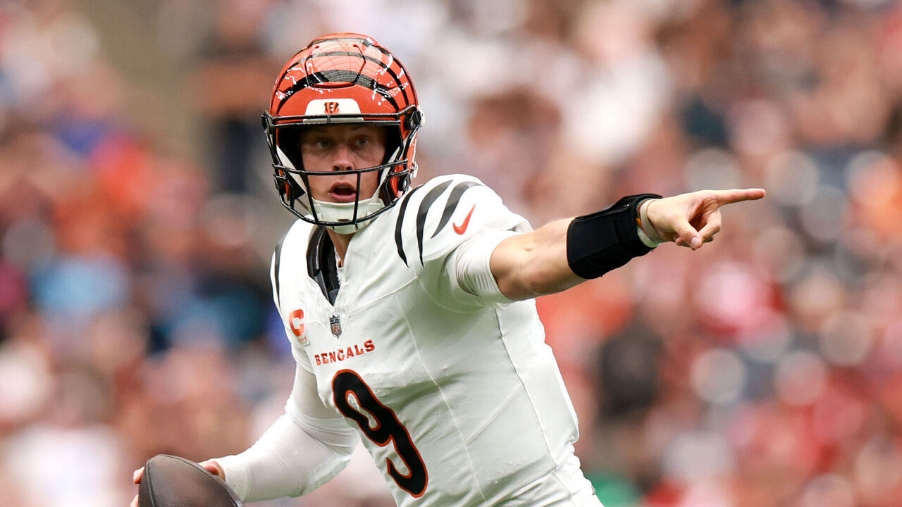 HOUSTON, TEXAS - SEPTEMBER 20: Joe Burrow #9 of the Cincinnati Bengals looks to pass during the game against the Houston Texans at NRG Stadium on September 20, 2026 in Houston, Texas.