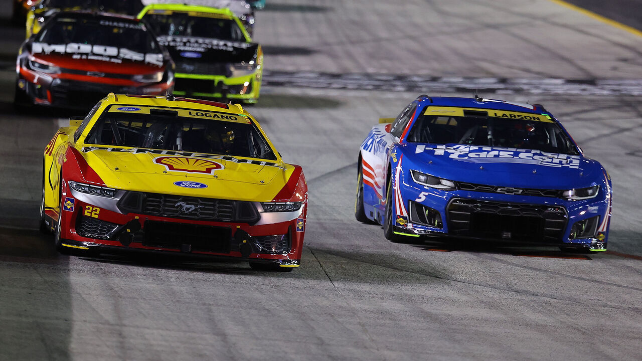 BRISTOL, TENNESSEE - SEPTEMBER 19: Joey Logano, driver of the #22 Shell Pennzoil Ford, and Kyle Larson, driver of the #5 HendrickCars.com Chevrolet, race during the NASCAR Cup Series Bass Pro Shops Night Race at Bristol Motor Speedway on September 19, 2026 in Bristol, Tennessee.