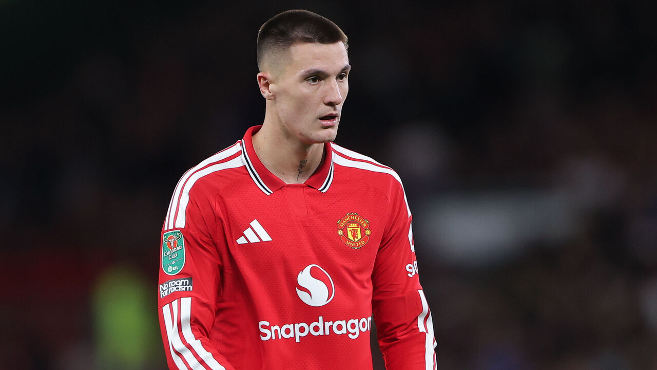 MANCHESTER, ENGLAND - SEPTEMBER 16: Benjamin Sesko of Manchester United during the Carabao Cup Third Round match between Manchester United and Brighton & Hove Albion at Old Trafford on September 16, 2026 in Manchester, England.
