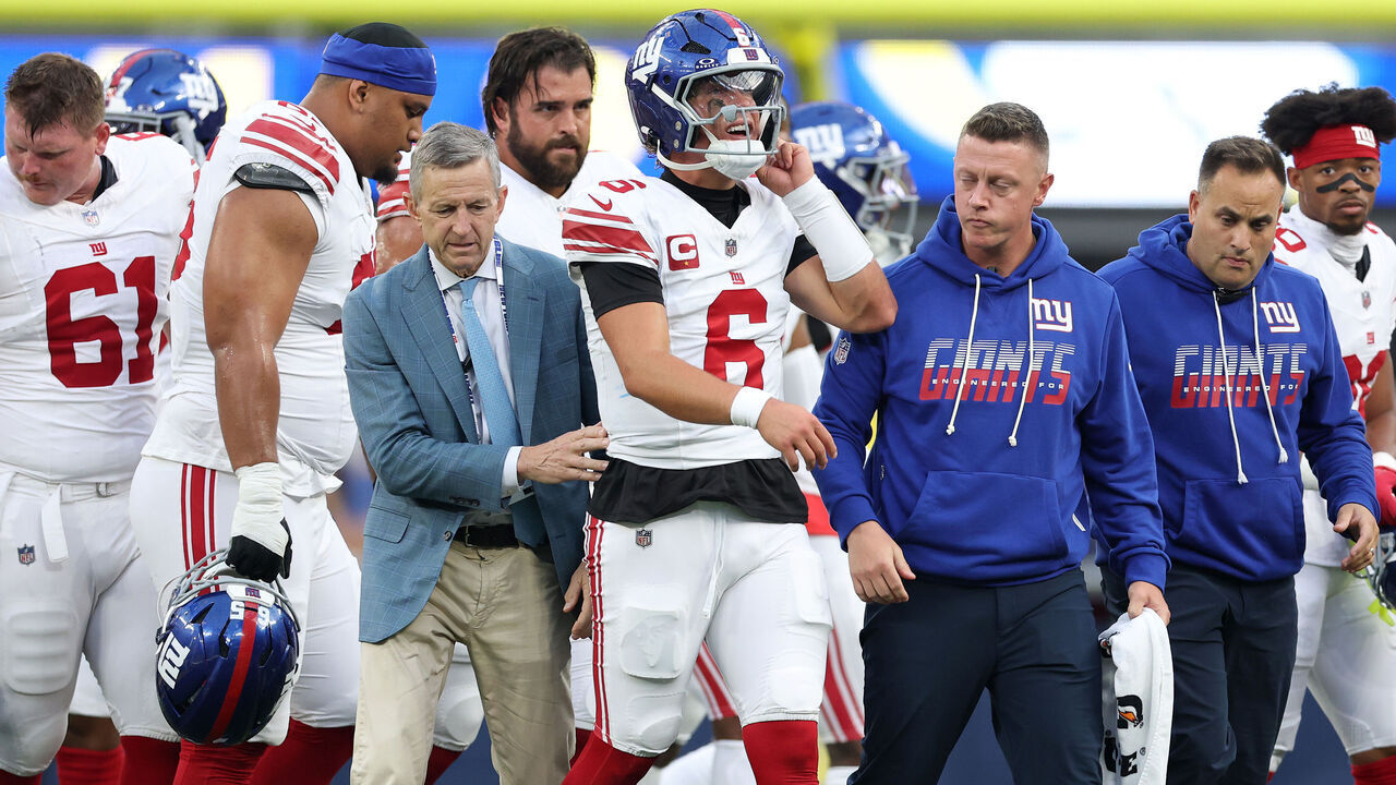 INGLEWOOD, CALIFORNIA - SEPTEMBER 21: Jaxson Dart #6 of the New York Giants walks off the field after a play against the Los Angeles Rams during the first quarter of the game at SoFi Stadium on September 21, 2026 in Inglewood, California.