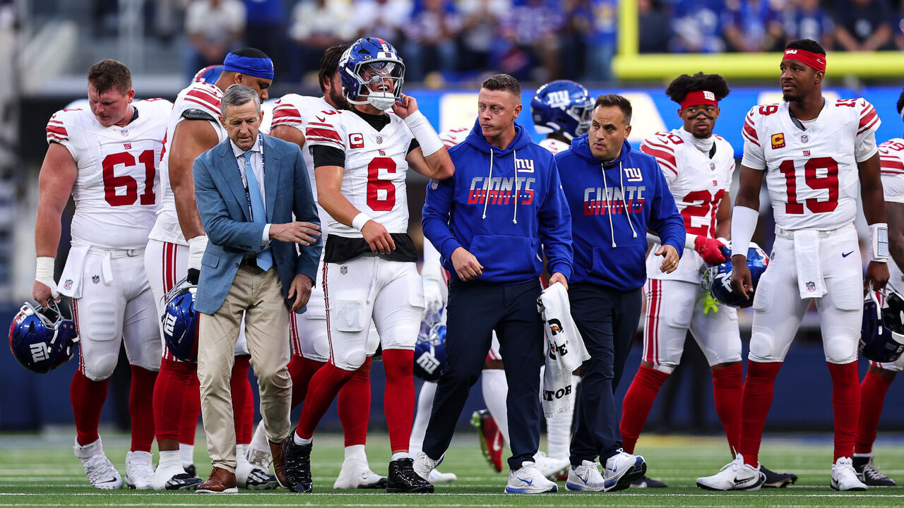 INGLEWOOD, CALIFORNIA - SEPTEMBER 21: Jaxson Dart #6 of the New York Giants walks off the field during the first quarter of the game against the Los Angeles Rams at SoFi Stadium on September 21, 2026 in Inglewood, California.