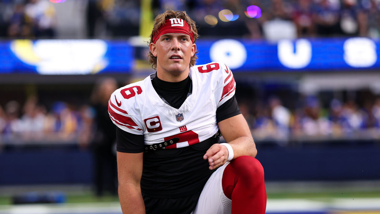 INGLEWOOD, CALIFORNIA - SEPTEMBER 21: Jaxson Dart #6 of the New York Giants warms up prior to the game against the Los Angeles Rams at SoFi Stadium on September 21, 2026 in Inglewood, California.