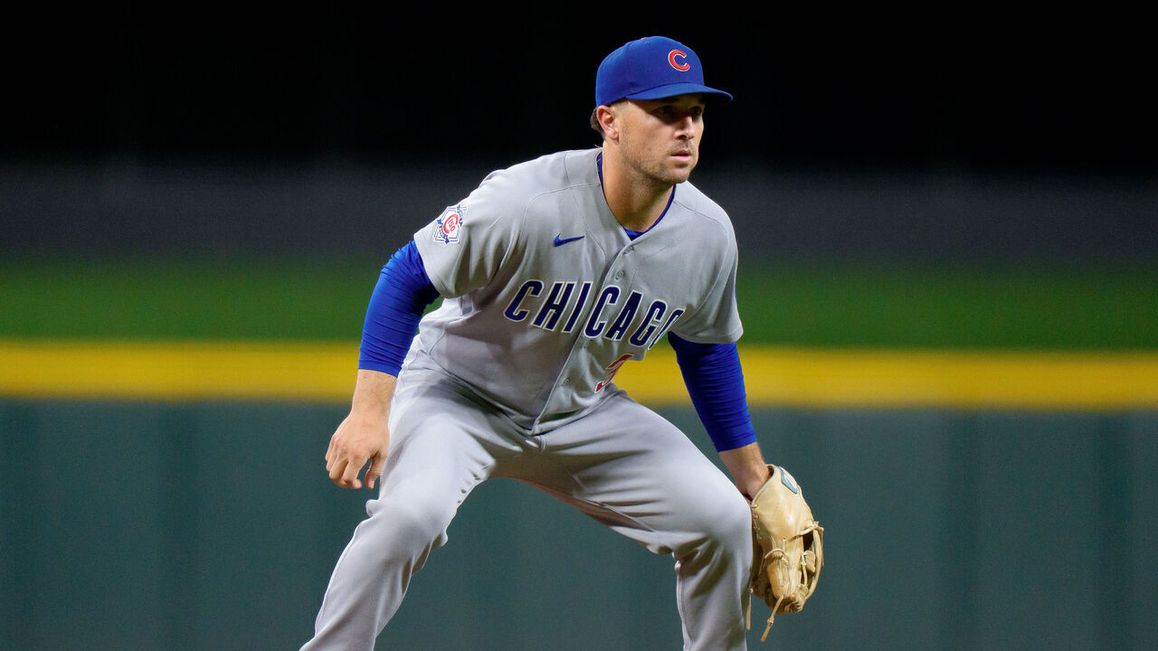 CINCINNATI, OHIO - SEPTEMBER 18: Alex Bregman #3 of the Chicago Cubs in action at third base in a game against the Cincinnati Reds at Great American Ball Park on September 18, 2026 in Cincinnati, Ohio.