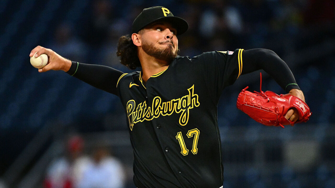 PITTSBURGH, PENNSYLVANIA - SEPTEMBER 22: Jared Jones #17 of the Pittsburgh Pirates pitches in the first inning during the game against the St. Louis Cardinals at PNC Park on September 22, 2026 in Pittsburgh, Pennsylvania.