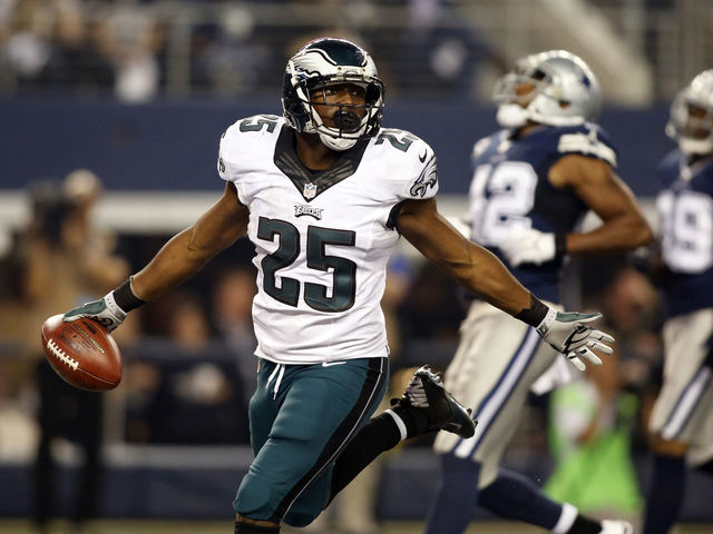 Eagles' McCoy doesn't like the idea of trading up for Mariota