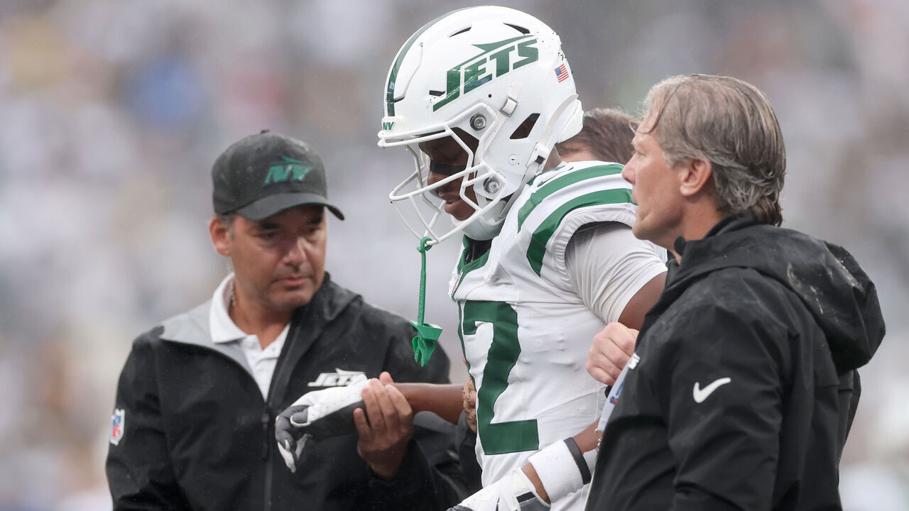 EAST RUTHERFORD, NEW JERSEY - SEPTEMBER 20: Arian Smith #82 of the New York Jets is helped off the field due to injury during overtime of the game against the Green Bay Packers at MetLife Stadium on September 20, 2026 in East Rutherford, New Jersey.