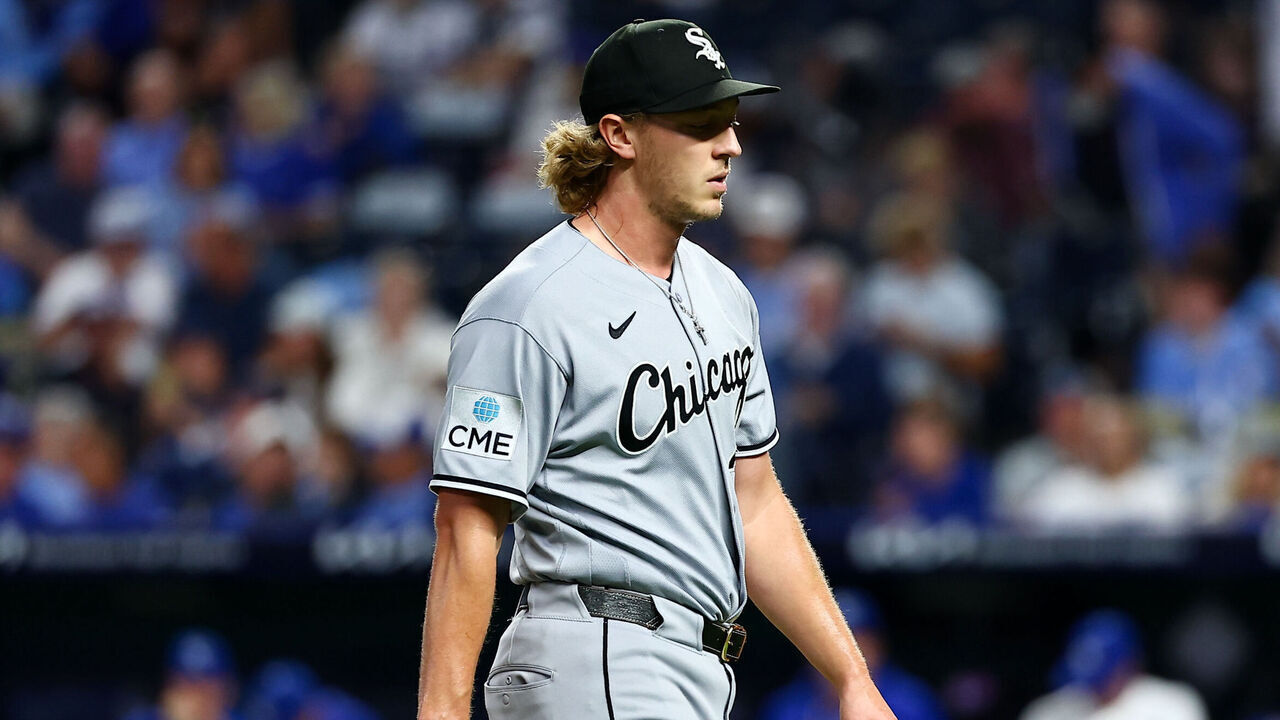 KANSAS CITY, MO - SEPTEMBER 23: Hagen Smith #32 of the Chicago White Sox looks on during the game between the Chicago White Sox and the Kansas City Royals at Kauffman Stadium on Wednesday, September 23, 2026 in Kansas City, Missouri.