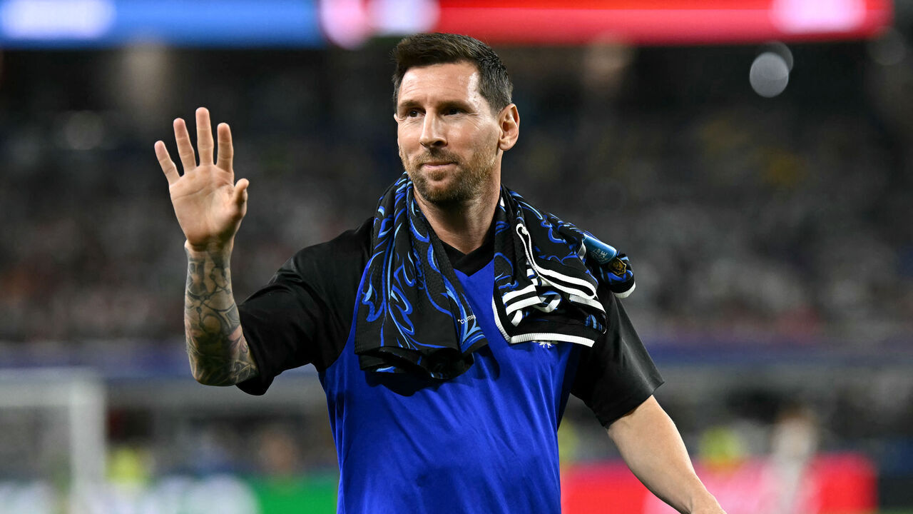 Argentina's forward #10 Lionel Messi waves during the 2026 World Cup Group J football match between Jordan and Argentina at the Dallas Stadium in Arlington on June 27, 2026.