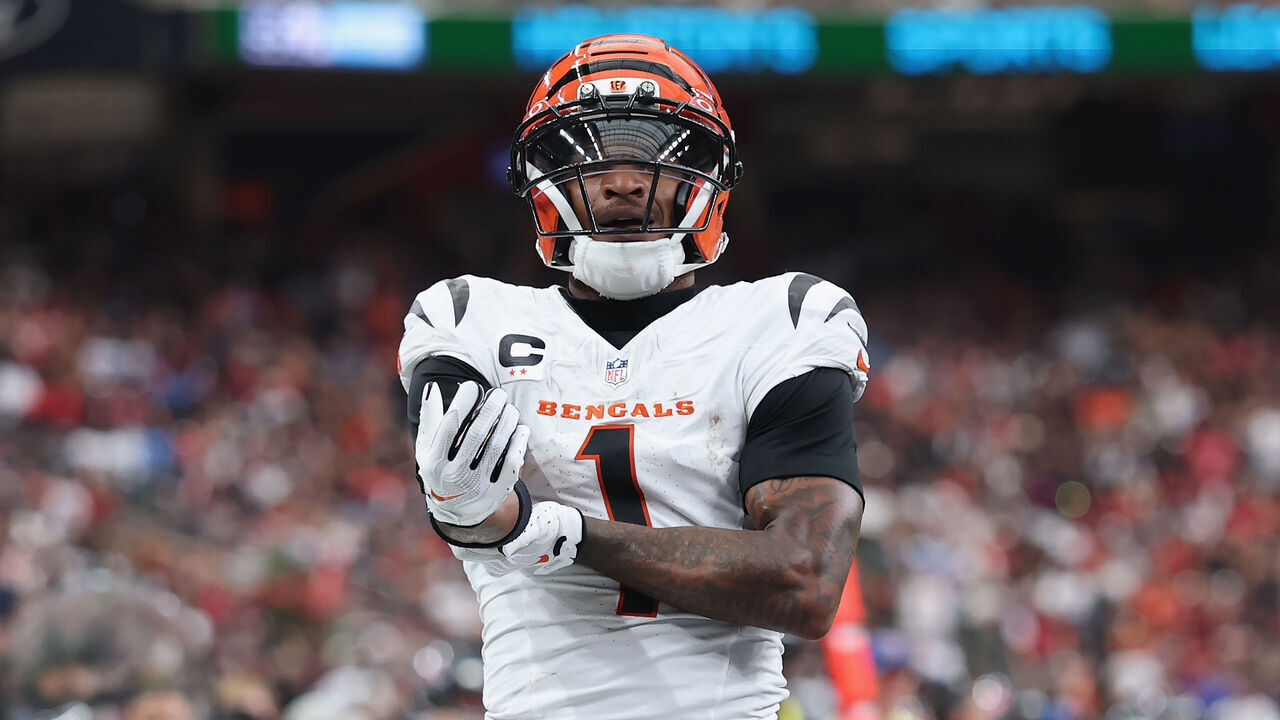 HOUSTON, TEXAS - SEPTEMBER 20: Ja'marr Chase #1 of the Cincinnati Bengals celebrates after scoring a touchdown against the Houston Texans during the second quarter of the game at Reliant Stadium on September 20, 2026 in Houston, Texas.