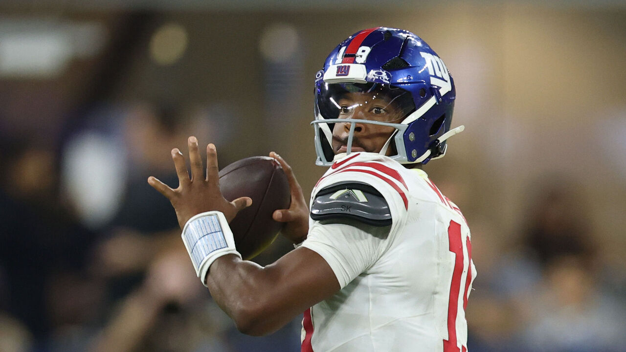 INGLEWOOD, CALIFORNIA - SEPTEMBER 21: Jameis Winston #19 of the New York Giants prepares to throw during the game against the Los Angeles Rams at SoFi Stadium on September 21, 2026 in Inglewood, California.