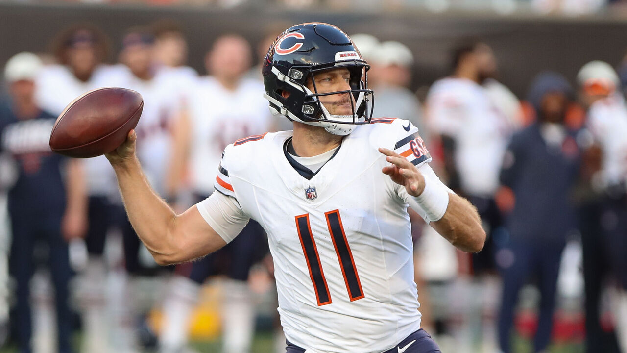 CINCINNATI, OH - AUGUST 22: Chicago Bears quarterback Case Keenum (11) passes the ball during the preseason game between the Chicago Bears and the Cincinnati Bengals at Paycor Stadium on August 22, 2026 in Cincinnati, OH.