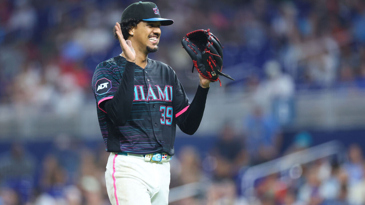 MIAMI, FLORIDA - SEPTEMBER 25: Eury Pérez #39 of the Miami Marlins celebrates after throwing a complete game against the Atlanta Braves at loanDepot park on September 25, 2026 in Miami, Florida.