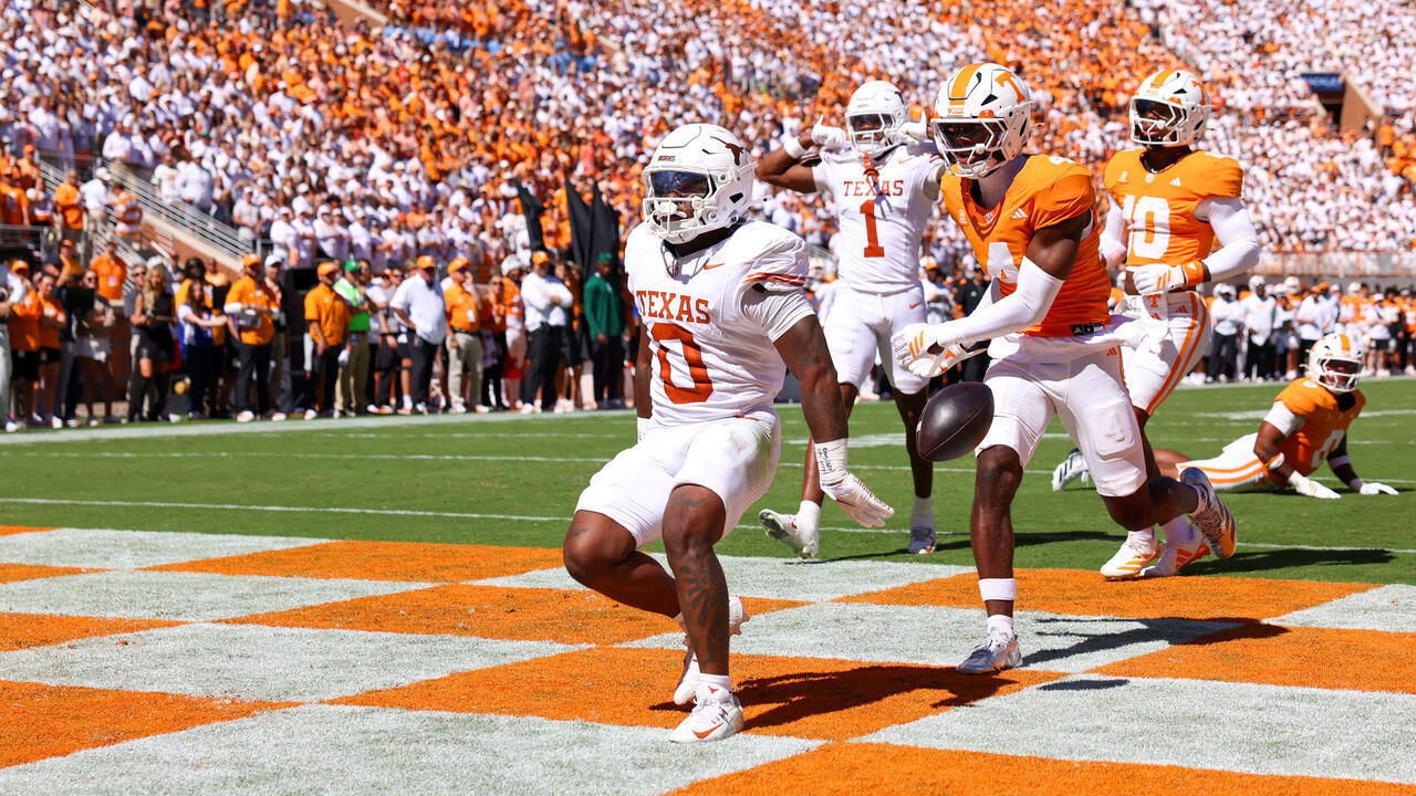 KNOXVILLE, TENNESSEE - SEPTEMBER 26: Raleek Brown #0 of the Texas Longhorns scores a touchdown during a game between the Tennessee Volunteers and the Texas Longhorns at Neyland Stadium on September 26, 2026 in Knoxville, Tennessee.