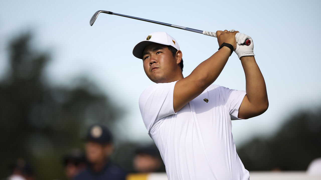 CHICAGO, ILLINOIS - SEPTEMBER 26: Tom Kim of the International Team hits a tee shot on the ninth hole during Day Three of the Presidents Cup at Medinah Country Club Course No. 3 on September 26, 2026 in Chicago, Illinois.