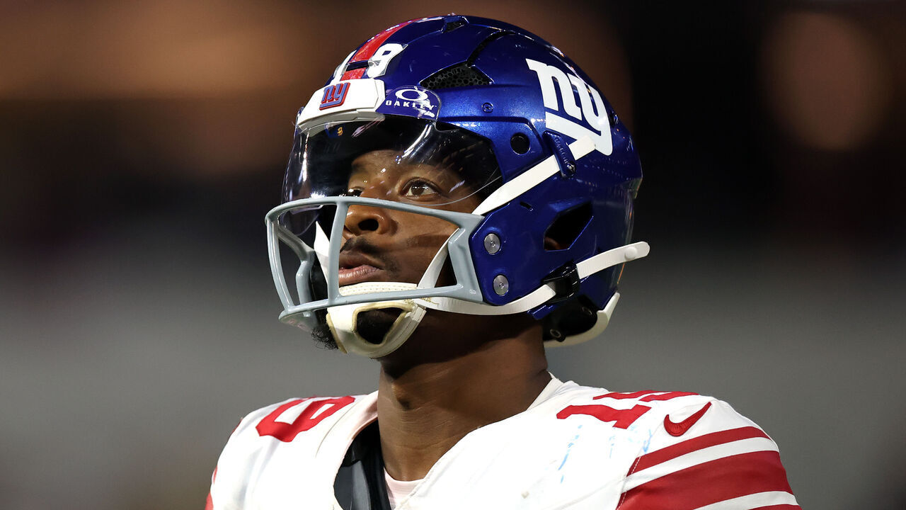 INGLEWOOD, CALIFORNIA - SEPTEMBER 21: Jameis Winston #19 of the New York Giants looks on against the Los Angeles Rams during the fourth quarter of the game at SoFi Stadium on September 21, 2026 in Inglewood, California.