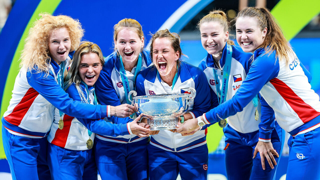 Czech Republic's team members hold up the trophy as they celebrate winning the Billie Jean King Cup 2026 in the tennis finals against Ukraine in Shenzhen, in China's southern Guangdong province on September 27, 2026. / China OUT