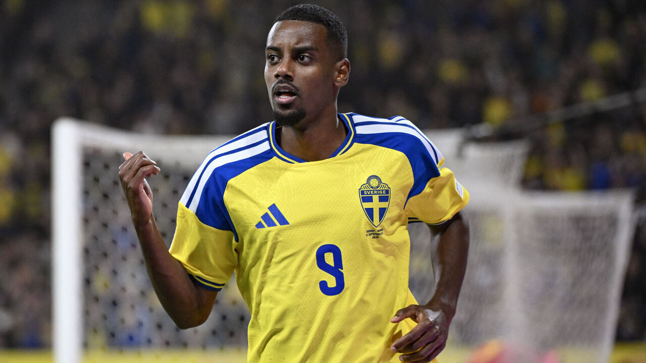 Sweden's forward #09 Alexander Isak celebrates scoring the opening goal during the UEFA Nations League Group B4 football match between Sweden and Romania in Solna, Sweden on September 25, 2026.