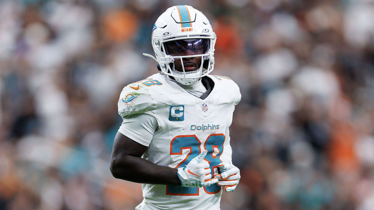 LAS VEGAS, NEVADA - SEPTEMBER 13: De'Von Achane #28 of the Miami Dolphins gets set during the third quarter of an NFL football game against the Las Vegas Raiders at Allegiant Stadium on September 13, 2026 in Las Vegas, Nevada.