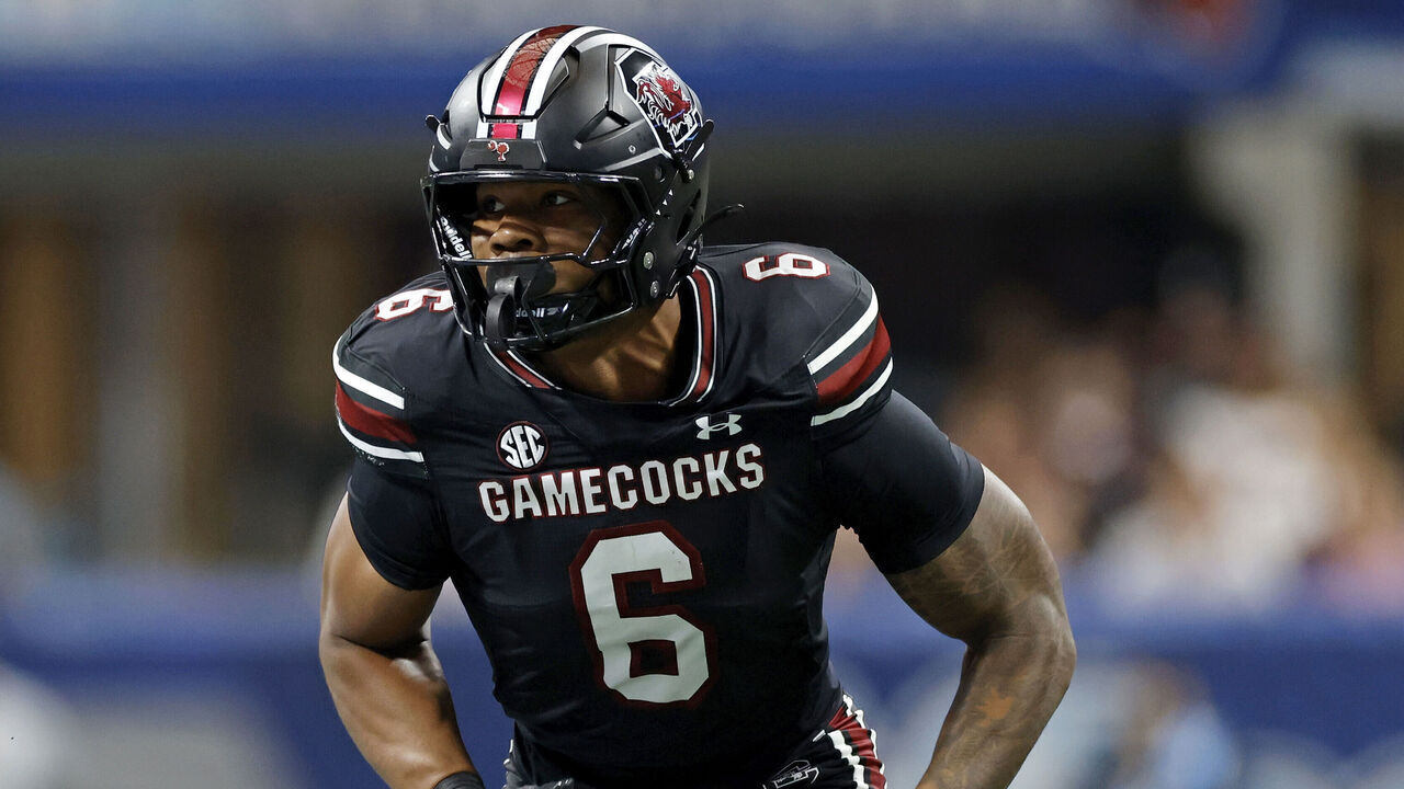 ATLANTA, GA - AUGUST 31: Dylan Stewart #6 of the South Carolina Gamecocks rushes on defense during the AFLAC Kickoff Game against the Virginia Tech Hokies on August 31, 2025 at Mercedes-Benz Stadium in Atlanta, Georgia.