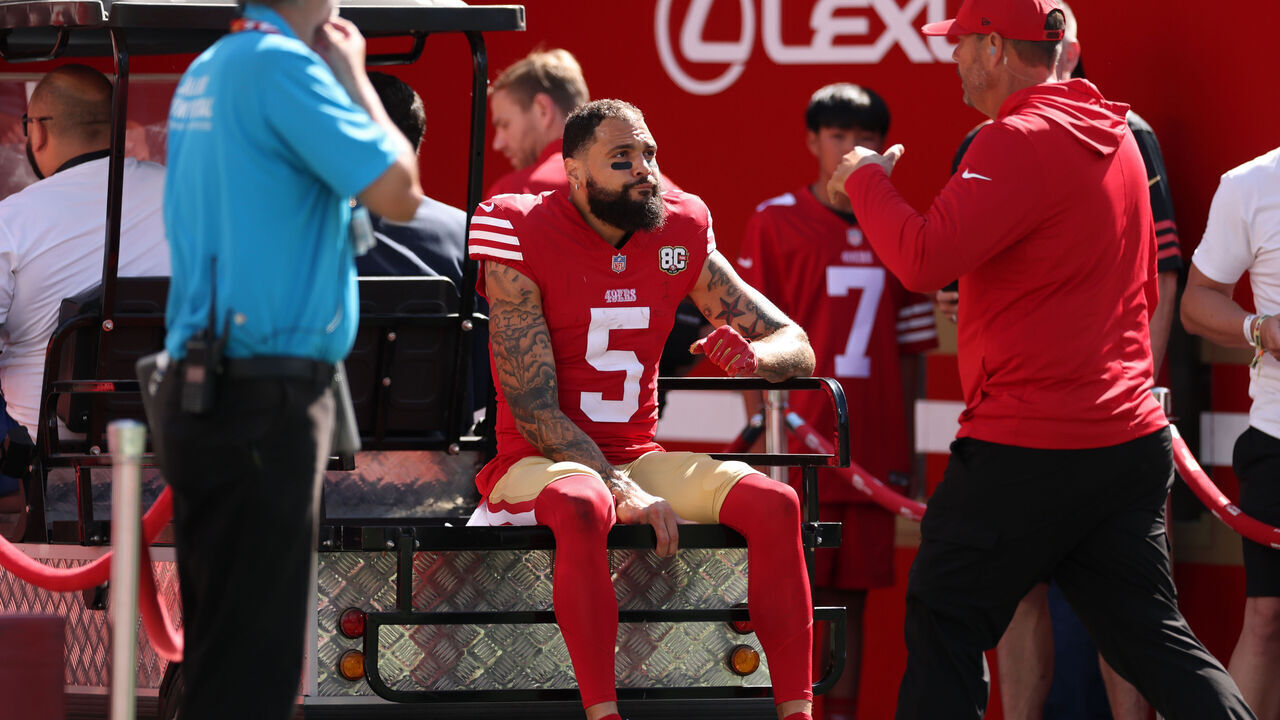 SANTA CLARA, CALIFORNIA - SEPTEMBER 27: Mike Evans #5 of the San Francisco 49ers leaves the field after sustaining an injury during the second quarter of the game against the Arizona Cardinals at Levi's Stadium on September 27, 2026 in Santa Clara, California.