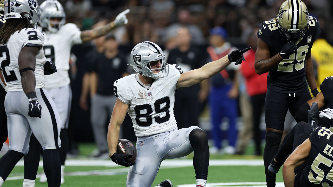 NEW ORLEANS, LOUISIANA - SEPTEMBER 27: Brock Bowers #89 of the Las Vegas Raiders celebrates after making a first down during the second quarter against the New Orleans Saints at Caesars Superdome on September 27, 2026 in New Orleans, Louisiana.