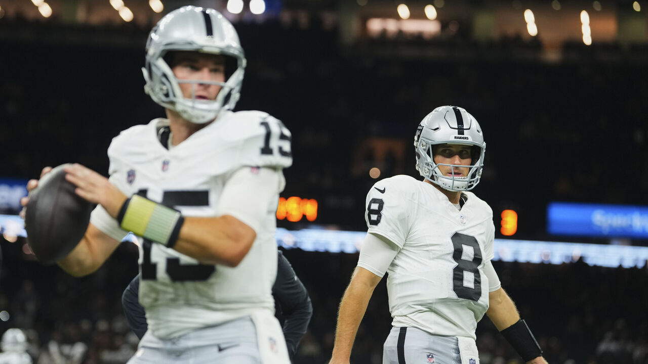 NEW ORLEANS, LA - SEPTEMBER 27: Kirk Cousins #8 of the Las Vegas Raiders warms up with Fernando Mendoza #15 before kickoff against the New Orleans Saints prior to the NFL football game atCesars Superdome on September 27, 2026 in New Orleans, Louisiana.