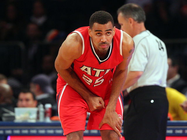 Hawks' Thabo Sefolosha undergoes surgery on broken leg