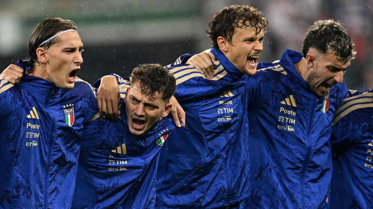 BURSA, TURKEY - SEPTEMBER 28: Pio Esposito of Italy, Sebastiano Esposito of Italy and Giorgio Scalvini of Italy react during the UEFA Nations League 2026/27 group phase match between Türkiye and Italy at Atatürk Spor Kompleksi Matli Stadyumu on September 28, 2026 in Bursa, Turkey.