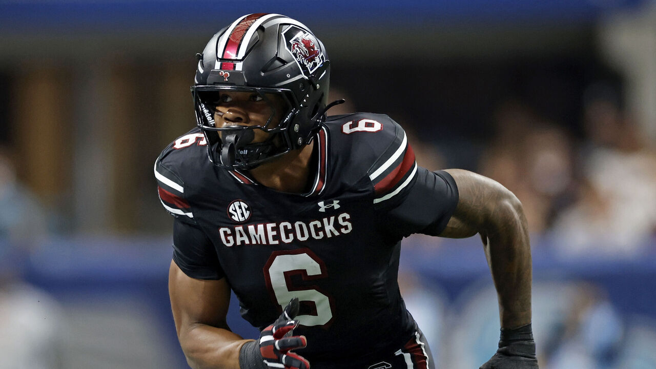 ATLANTA, GA - AUGUST 31: Dylan Stewart #6 of the South Carolina Gamecocks rushes on defense during the AFLAC Kickoff Game against the Virginia Tech Hokies on August 31, 2025 at Mercedes-Benz Stadium in Atlanta, Georgia.