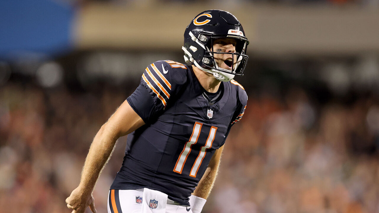 CHICAGO, ILLINOIS - SEPTEMBER 28: Case Keenum #11 of the Chicago Bears celebrates after a touchdown against the Philadelphia Eagles during the first quarter of the game at Soldier Field on September 28, 2026 in Chicago, Illinois.
