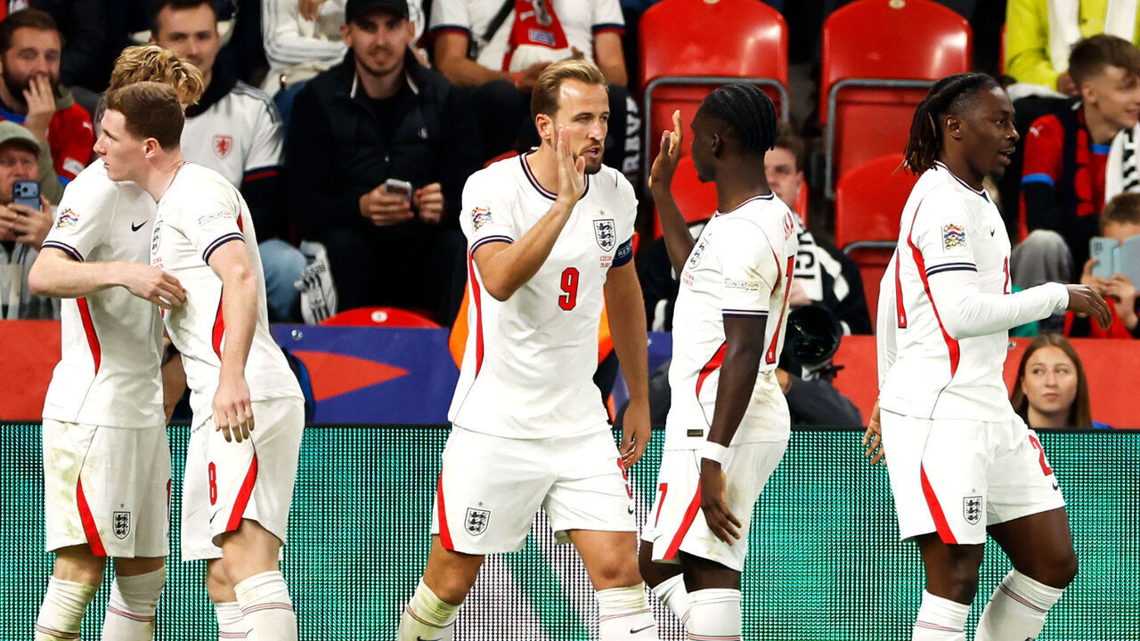 PRAGUE, CZECH REPUBLIC - SEPTEMBER 29: Anthony Gordon of England celebrates 0-1 with Morgan Rogers of England, Eberechi Eze of England, Harry Kane of England, Elliot Anderson of England during the UEFA Nations league match between Czech Republic v England at the Fortuna Arena on September 29, 2026 in Prague Czech Republic