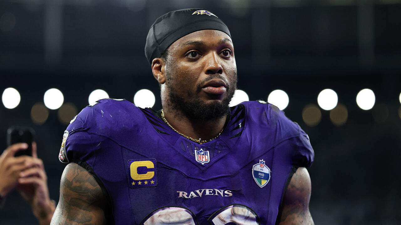 RIO DE JANEIRO, BRAZIL - SEPTEMBER 27: Derrick Henry #22 of the Baltimore Ravens walks off the field after the game against the Dallas Cowboys at Maracana Stadium on September 27, 2026 in Rio de Janeiro, Brazil.