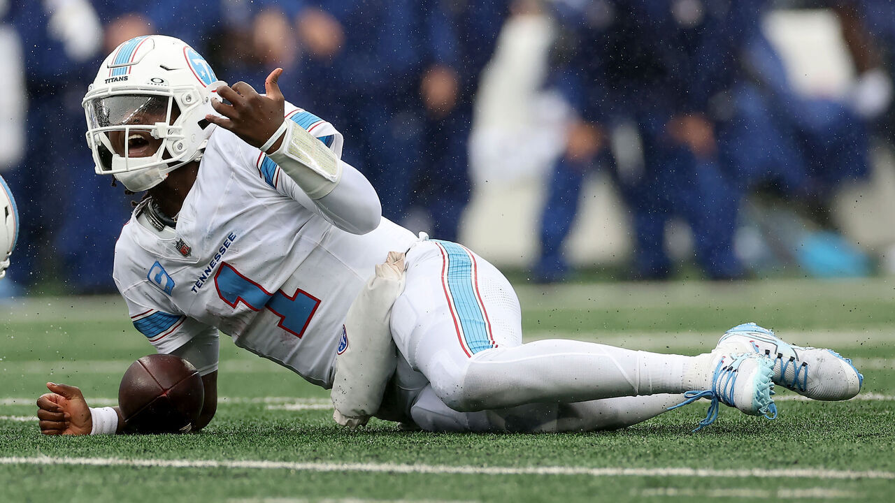 EAST RUTHERFORD, NEW JERSEY - SEPTEMBER 27: Cam Ward #1 of the Tennessee Titans reacts after a play in the fourth quarter against the New York Giants at MetLife Stadium on September 27, 2026 in East Rutherford, New Jersey.
