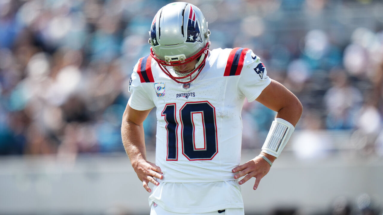 JACKSONVILLE, FLORIDA - SEPTEMBER 27: Drake Maye #10 of the New England Patriots looks on against the Jacksonville Jaguars during the first half at EverBank Stadium on September 27, 2026 in Jacksonville, Florida.