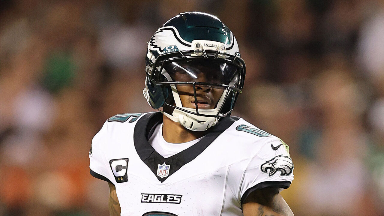 CHICAGO, ILLINOIS - SEPTEMBER 28: DeVonta Smith #6 of the Philadelphia Eagles in action against the Chicago Bears at Soldier Field on September 28, 2026 in Chicago, Illinois.