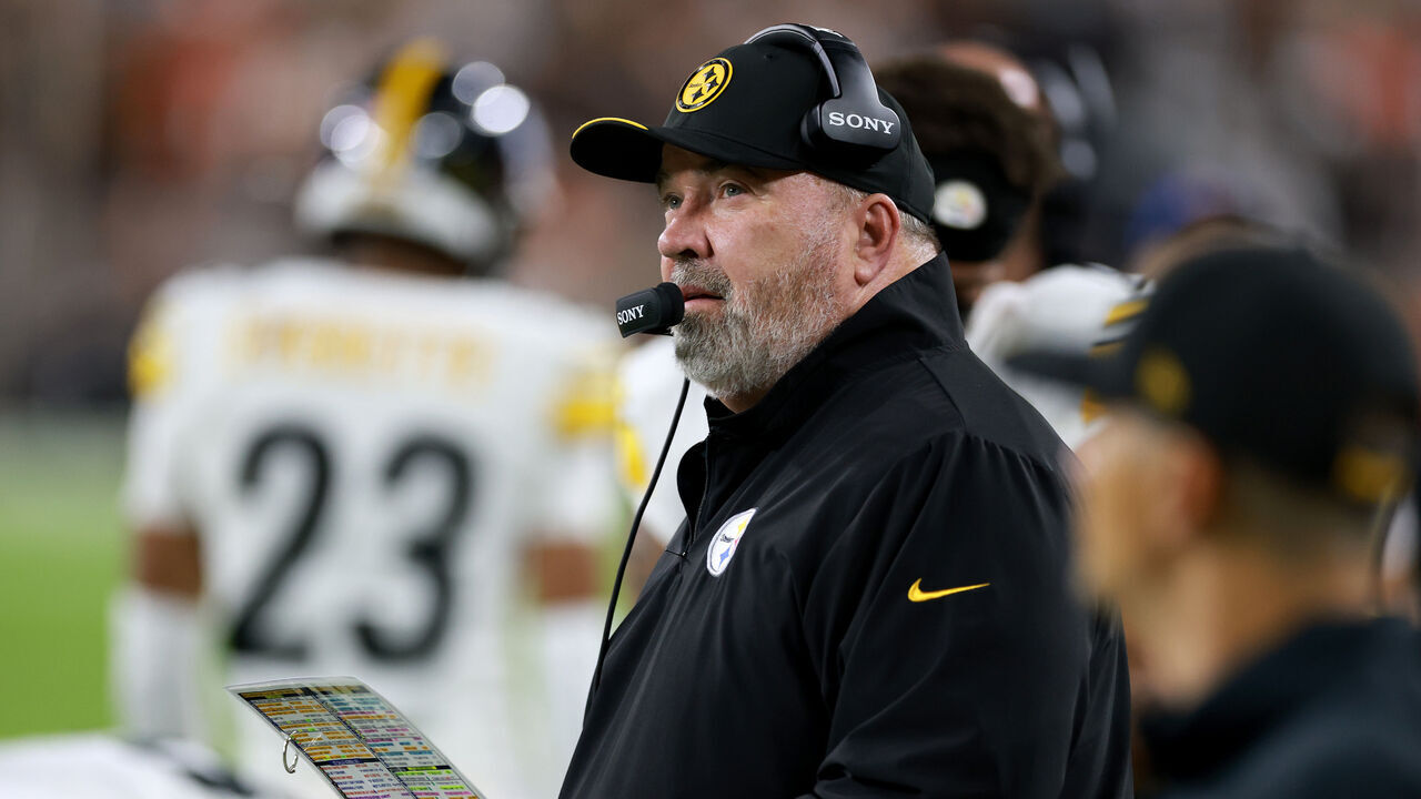 CLEVELAND, OHIO - OCTOBER 01: Head coach Mike McCarthy of the Pittsburgh Steelers looks on against the Cleveland Browns during the first quarter of the game at Huntington Bank Field on October 01, 2026 in Cleveland, Ohio.