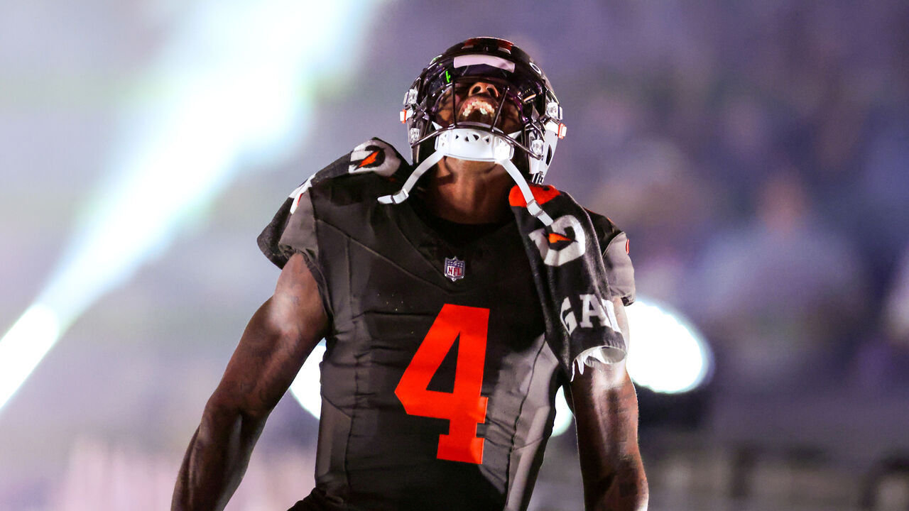 CLEVELAND, OH - OCTOBER 01: Cleveland Browns quarterback Deshaun Watson (4) takes the field prior to the National Football League game between the Pittsburgh Steelers and Cleveland Browns on October 1, 2026, at Huntington Bank Field in Cleveland, OH.