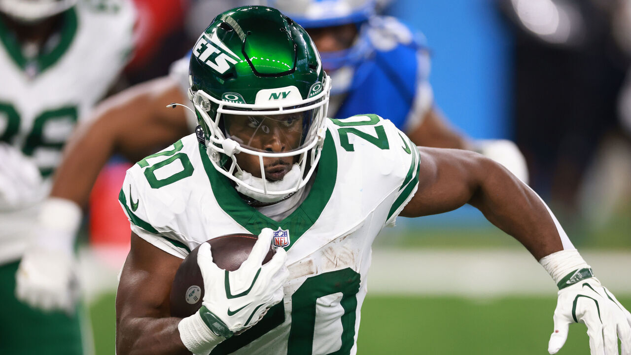 DETROIT, MICHIGAN - SEPTEMBER 27: Breece Hall #20 of the New York Jets plays against the Detroit Lions at Ford Field on September 27, 2026 in Detroit, Michigan.