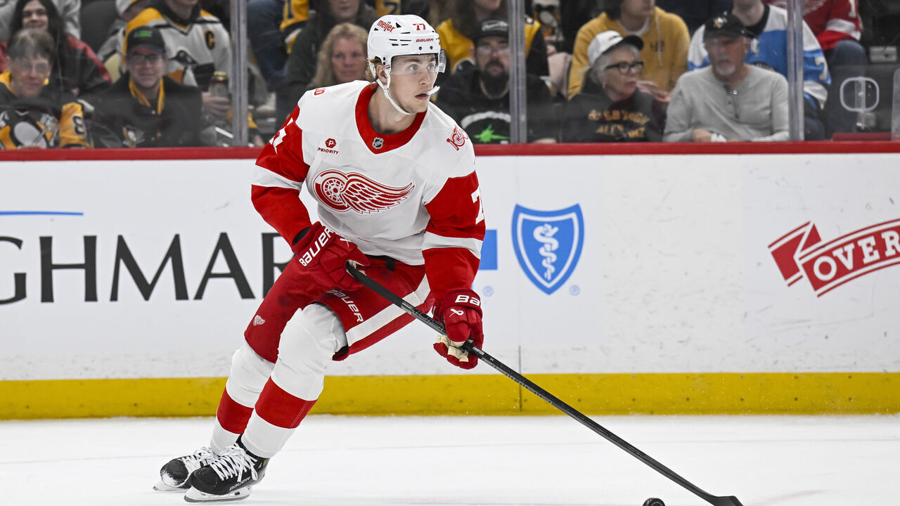 PITTSBURGH, PA - MARCH 31: Detroit Red Wings defenseman Simon Edvinsson (77) skates with the puck during the second period in the NHL game between the Pittsburgh Penguins and the Detroit Red Wings on March 31, 2026, at PPG Paints Arena in Pittsburgh, PA.