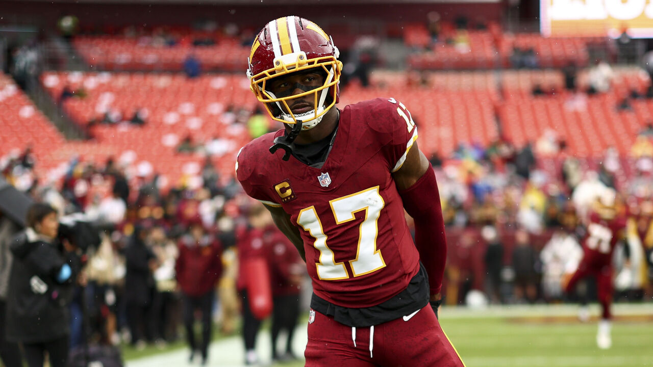 LANDOVER, MARYLAND - SEPTEMBER 27: Terry McLaurin #17 of the Washington Commanders warms up prior to an NFL football game against the Seattle Seahawks at Northwest Stadium on September 27, 2026 in Landover, Maryland.