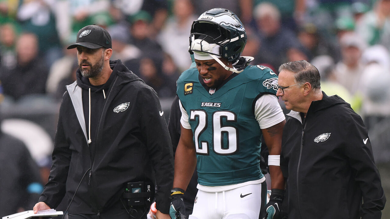 PHILADELPHIA, PENNSYLVANIA - OCTOBER 04: Saquon Barkley #26 of the Philadelphia Eagles speaks with Head coach Nick Sirianni after being evaluated by the medical staff during the first quarter of the game against the Los Angeles Rams at Lincoln Financial Field on October 04, 2026 in Philadelphia, Pennsylvania.