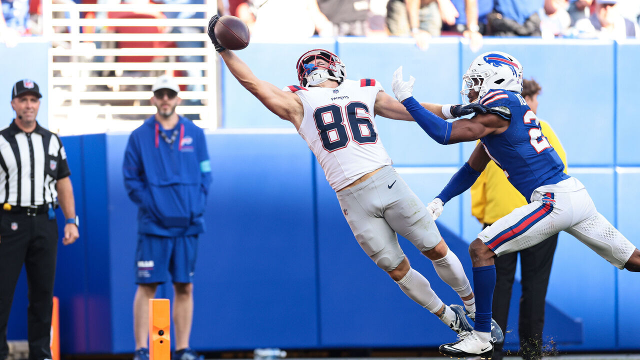 ORCHARD PARK, NEW YORK - OCTOBER 4: Efton Chism III #86 of the New England Patriots makes a one-handed touchdown catch during the fourth quarter against the Buffalo Bills at Highmark Stadium on October 4, 2026 in Orchard Park, New York.