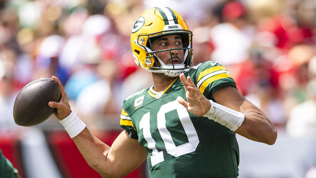 TAMPA, FLORIDA - OCTOBER 4: Quarterback Jordan Love #10 of the Green Bay Packers drops back to pass in the first quarter against the Tampa Bay Buccaneers at Raymond James Stadium on October 4, 2026 in Tampa, Florida.